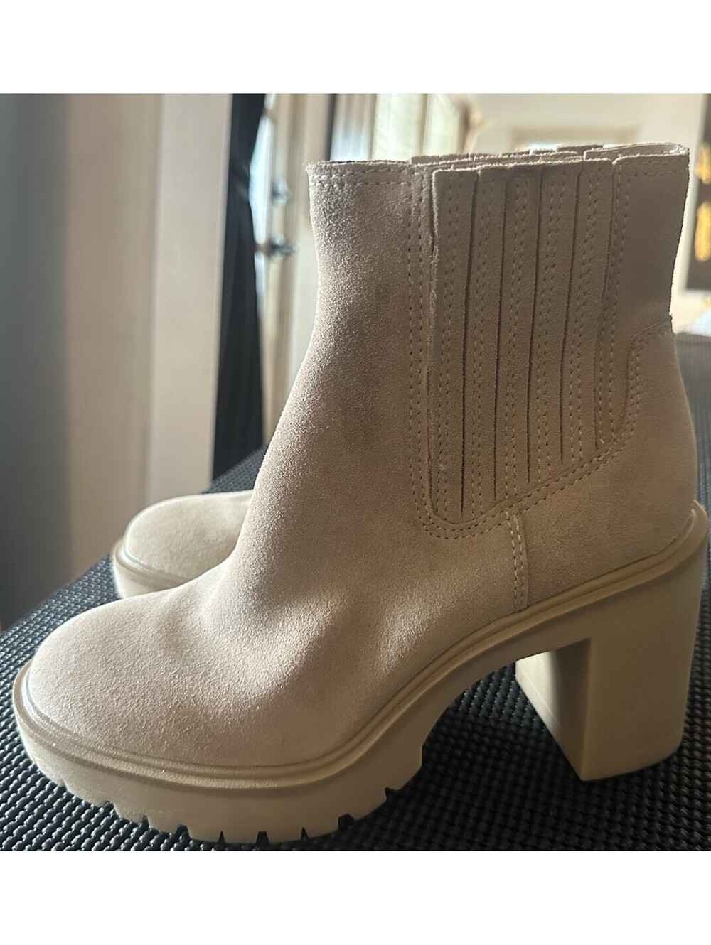 Dolce Vita Womens Size 8 Cream Suede Lug Sole Chelsea Heeled Ankle Boots